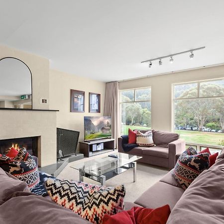 Village Green 2 Bedroom Loft Townhouse With Views Fireplace And Garage Parking Thredbo Eksteriør billede