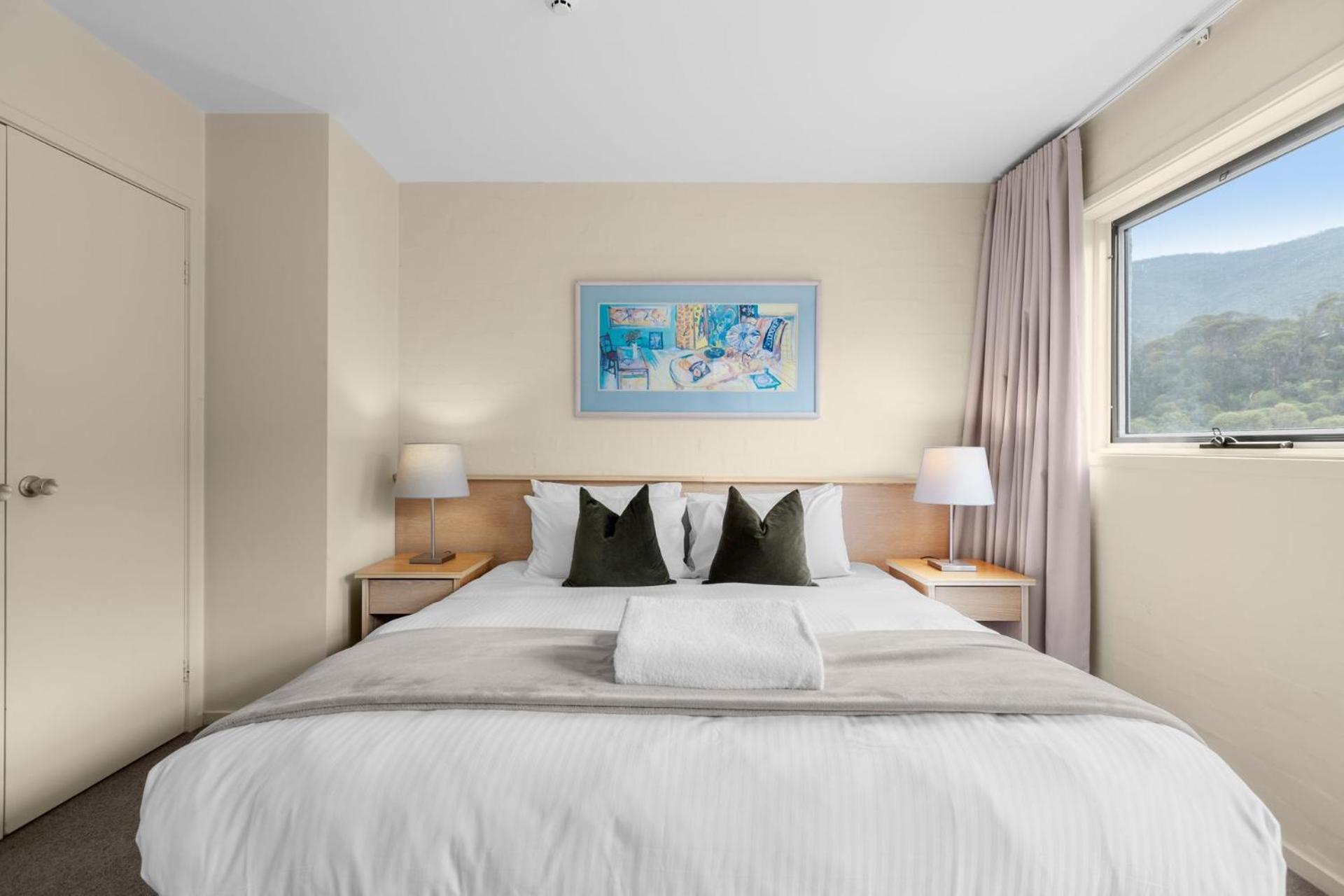 Village Green 2 Bedroom Loft Townhouse With Views Fireplace And Garage Parking Thredbo Eksteriør billede