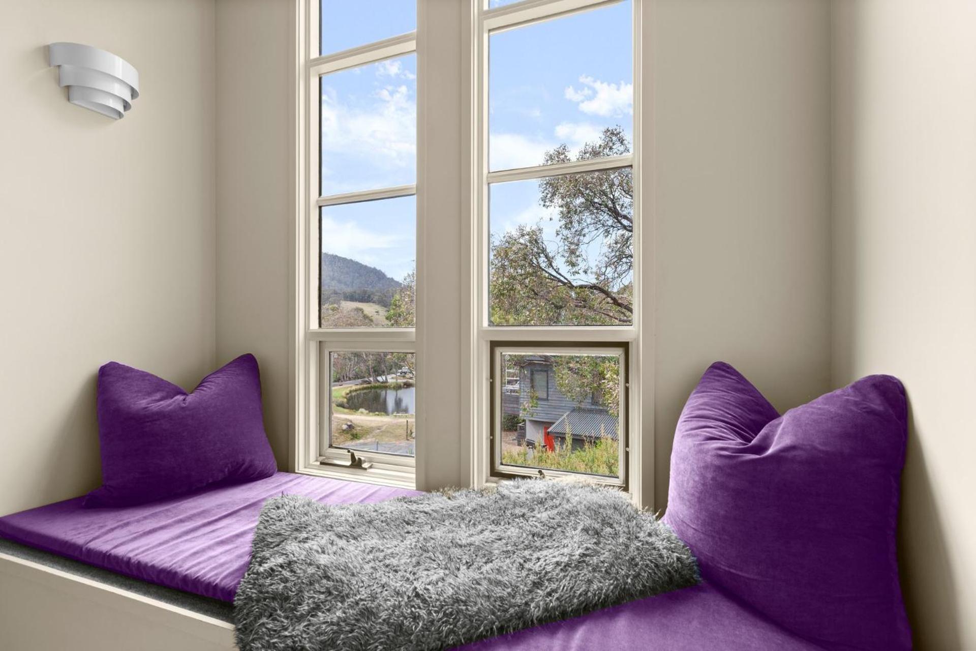 Village Green 2 Bedroom Loft Townhouse With Views Fireplace And Garage Parking Thredbo Eksteriør billede