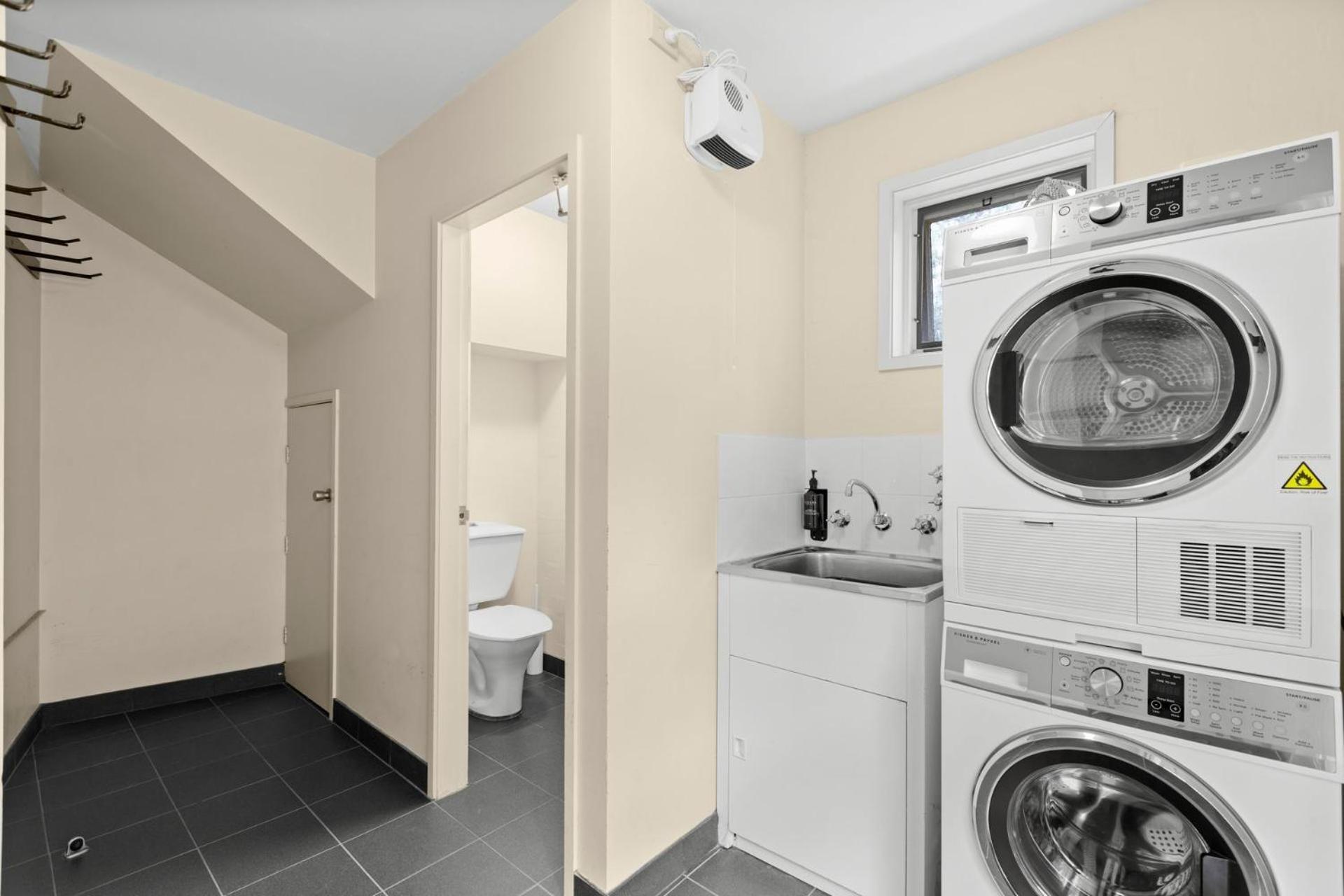 Village Green 2 Bedroom Loft Townhouse With Views Fireplace And Garage Parking Thredbo Eksteriør billede