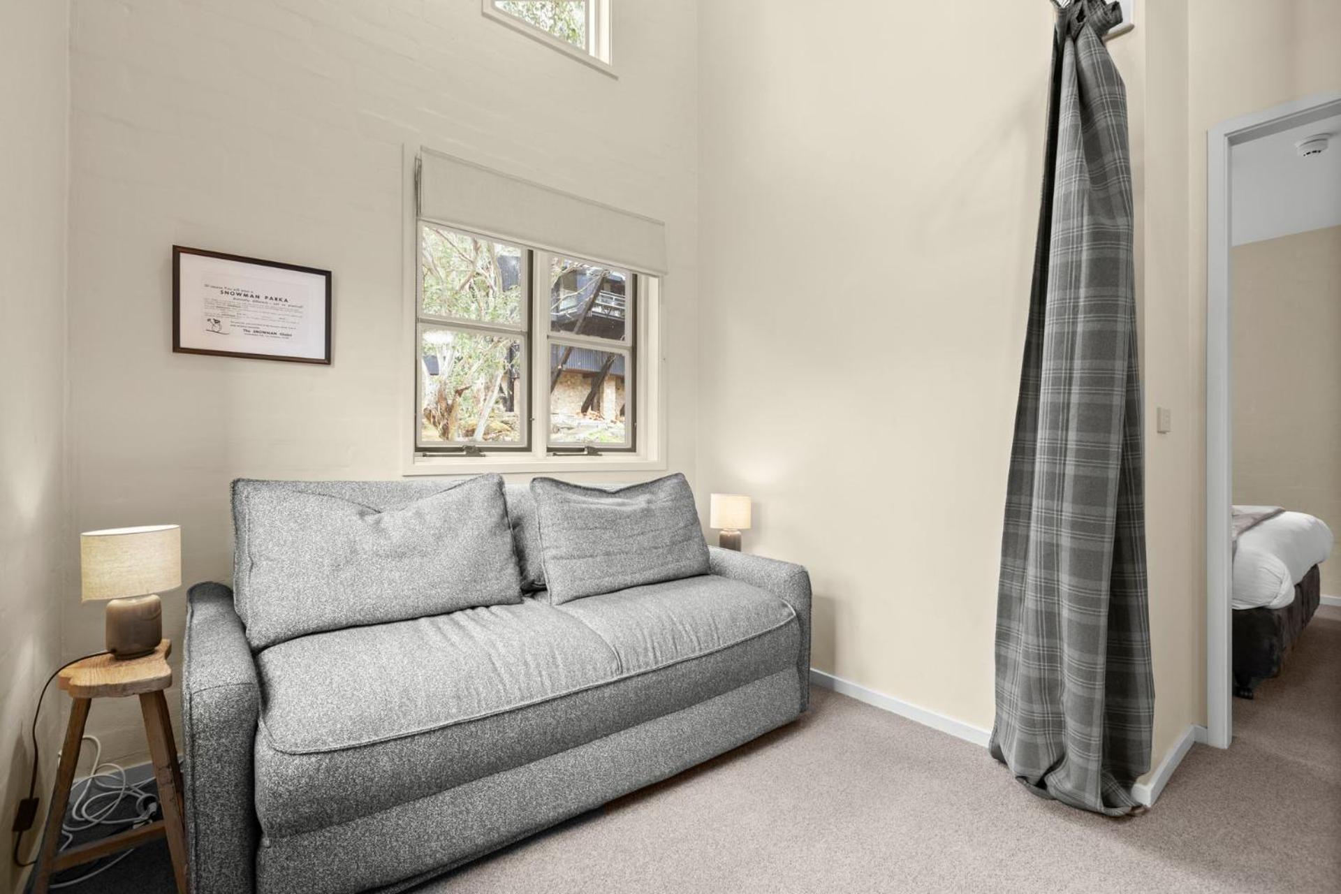 Village Green 2 Bedroom Loft Townhouse With Views Fireplace And Garage Parking Thredbo Eksteriør billede